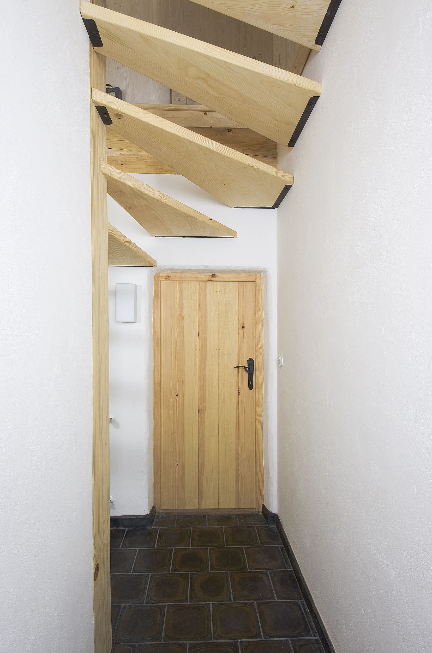 Chátrající roubenka, která znovu ožila