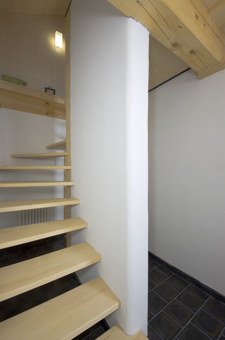 Chátrající roubenka, která znovu ožila