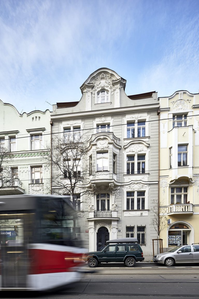 Originální podkrovní bydlení na Vinohradech