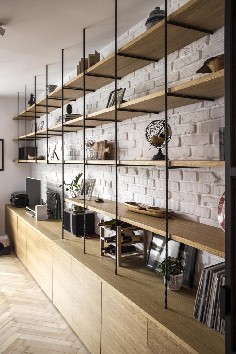 Prvorepublikový byt s ocelí a rezem v hlavní roli