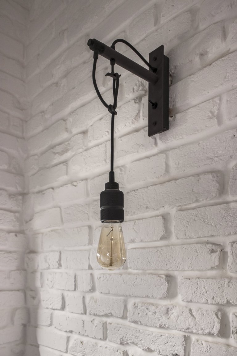 Prvorepublikový byt s ocelí a rezem v hlavní roli