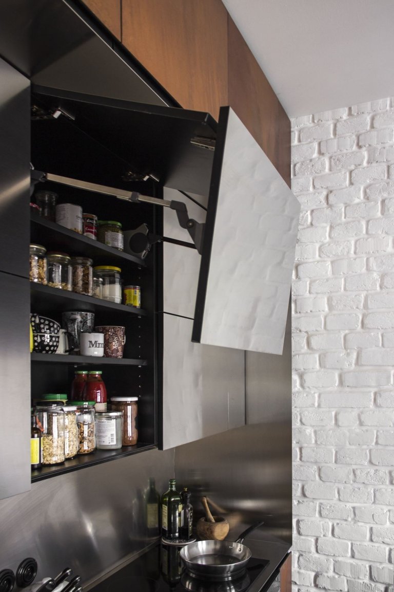 Prvorepublikový byt s ocelí a rezem v hlavní roli