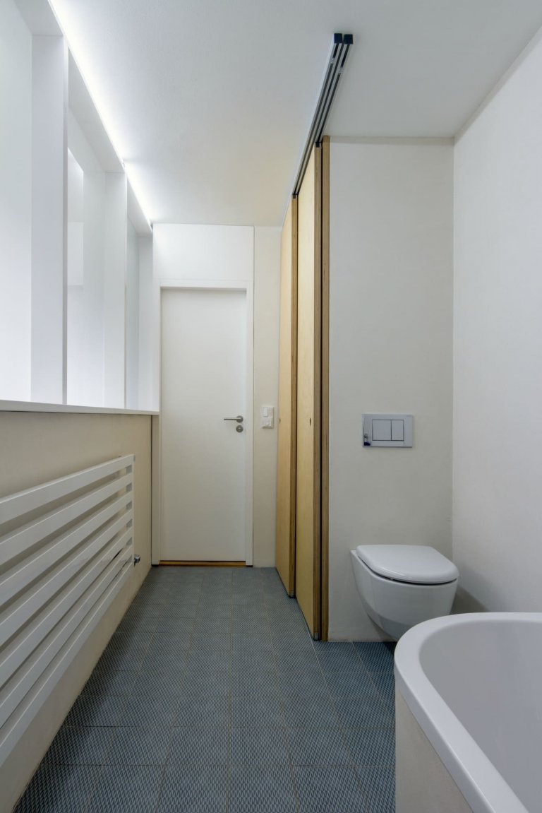 Rodinný dům v divoké zahradě se sklípkem ve skále