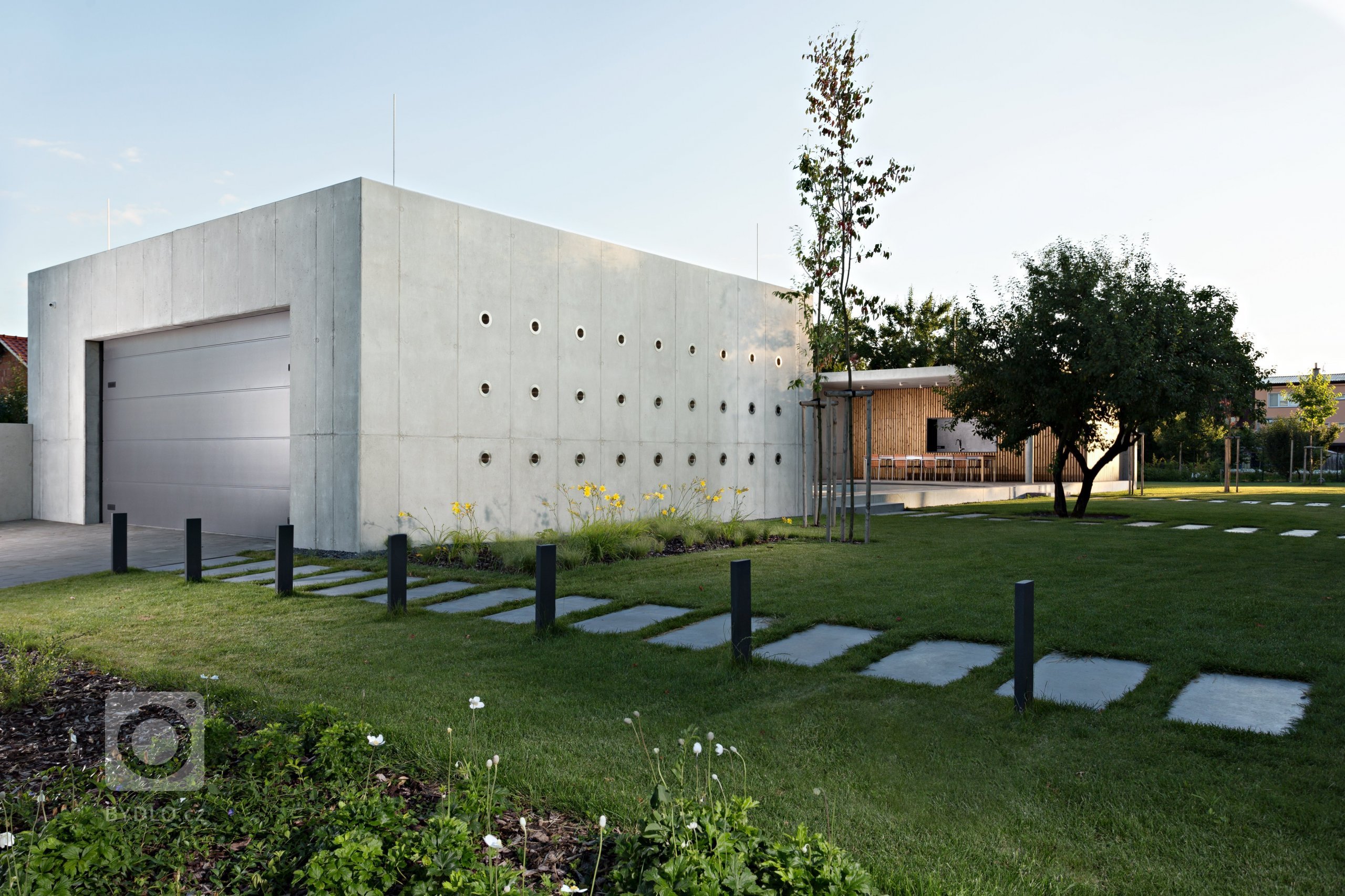 Zahradní pavilon byl realizován jako 2. etapa&nbsp;rodinného domu v&nbsp;Olomouci - Slavoníně. Pavilon je umístěn na jižní hranici pozemku a zakončuje pohled z…