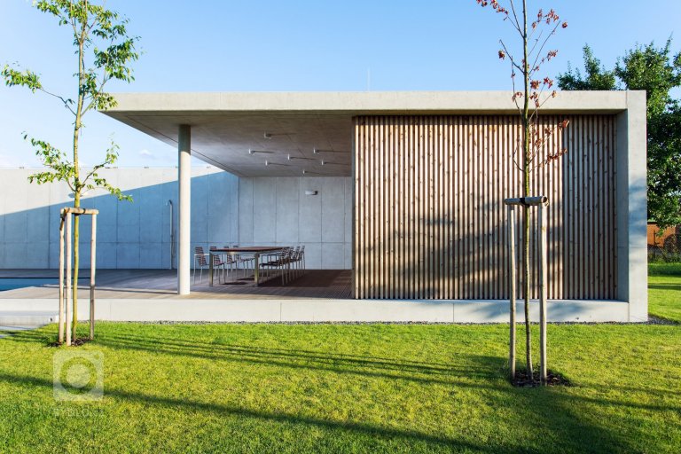 add picture to album