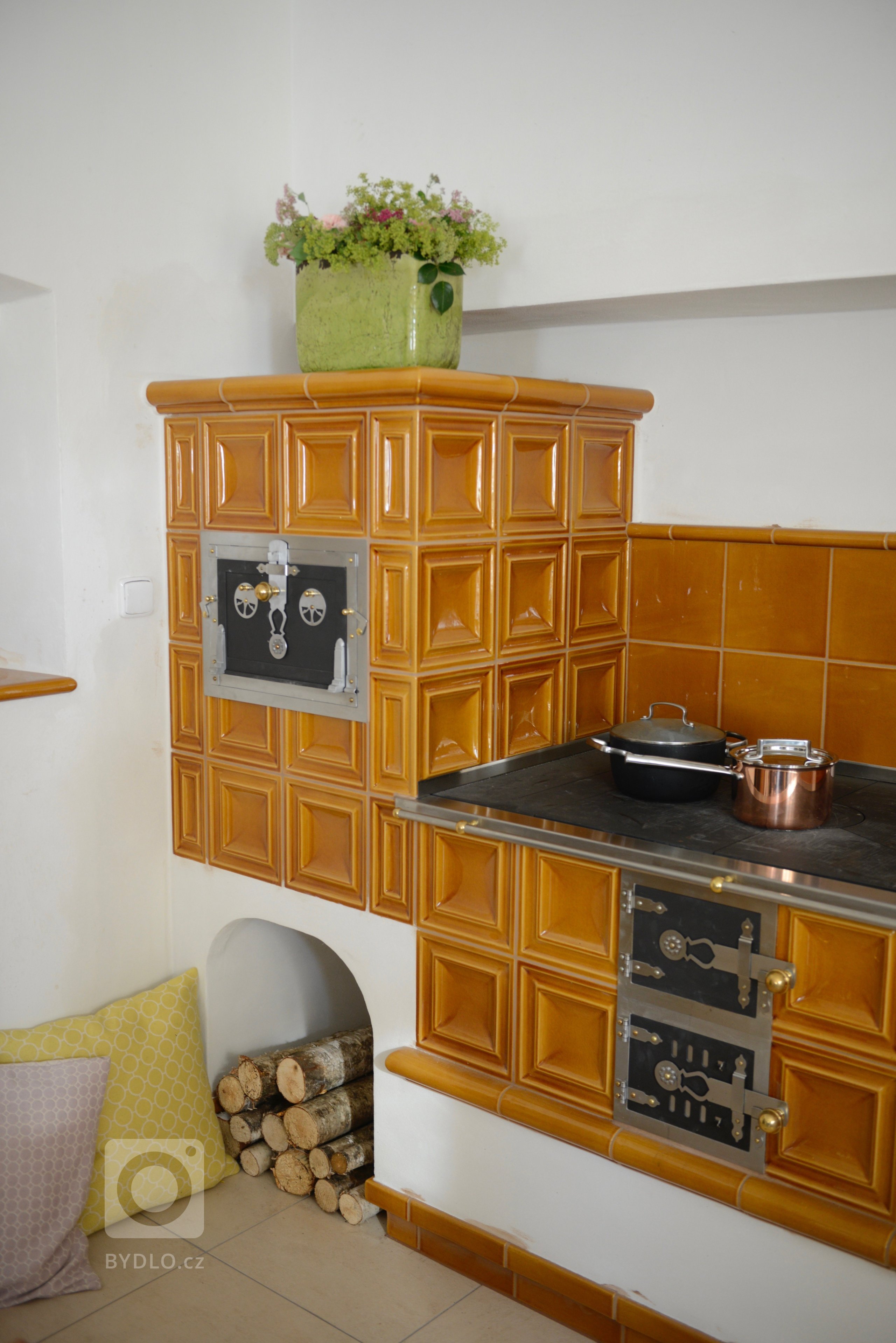 Keramika: K&amp;K Poker &ndash; Kamnářství Bechyně

Realizace: Kamnářství Mára
