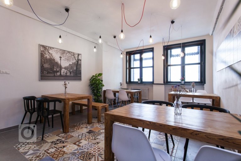 Tento prostor jsme ve dvou měscích přetvořili z kanceláří na BISTRO, které teď můžete navštívit cestou na náplavku. Bistro se nachází na rohu Palackého náměstí…