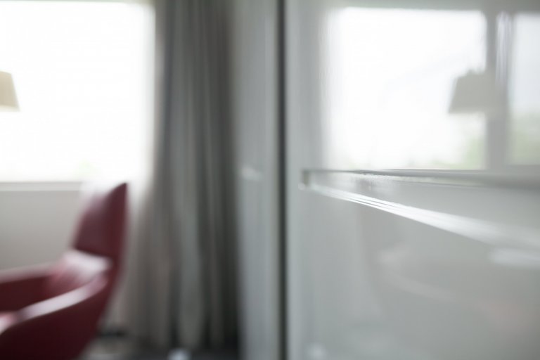 Původní vybavení novostavby z&nbsp;roku 2007 bylo nutné zásadně přehodnotit a navrhnout změny, které by lépe vyhovovaly požadavkům klienta na komfort a…