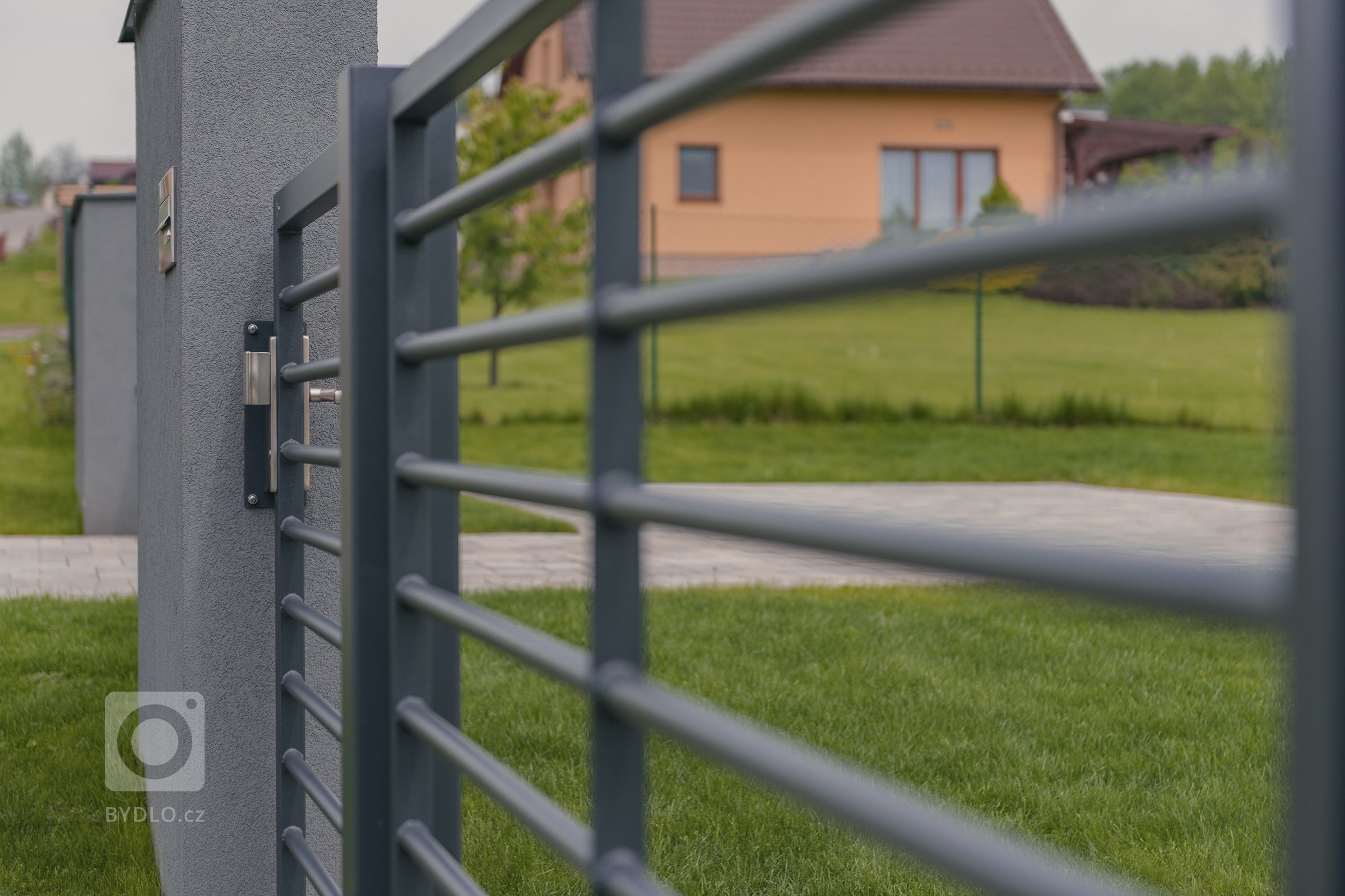 Plot Airy nechává prostor dýchat

Při realizaci oplocení jednopatrového domu pro mladou rodinu jsme měli za úkol místo &quot;nezazdít&quot;. Volba tedy byla…