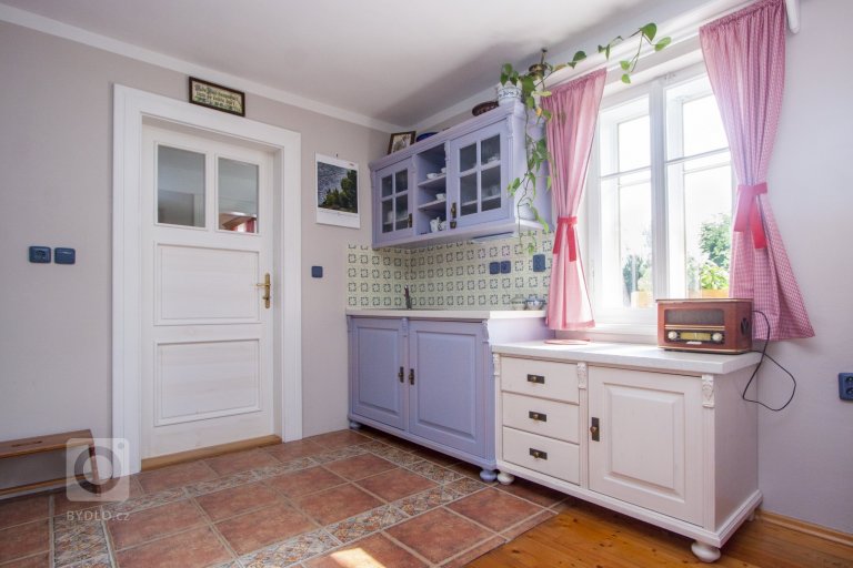 Venkvská chalupa v Českém ráji.&nbsp;Na této krásné chalupě jsem měla možnost spolupracovat od návrhu barevnosti nábytku až po výběr veškerých dekorací a…