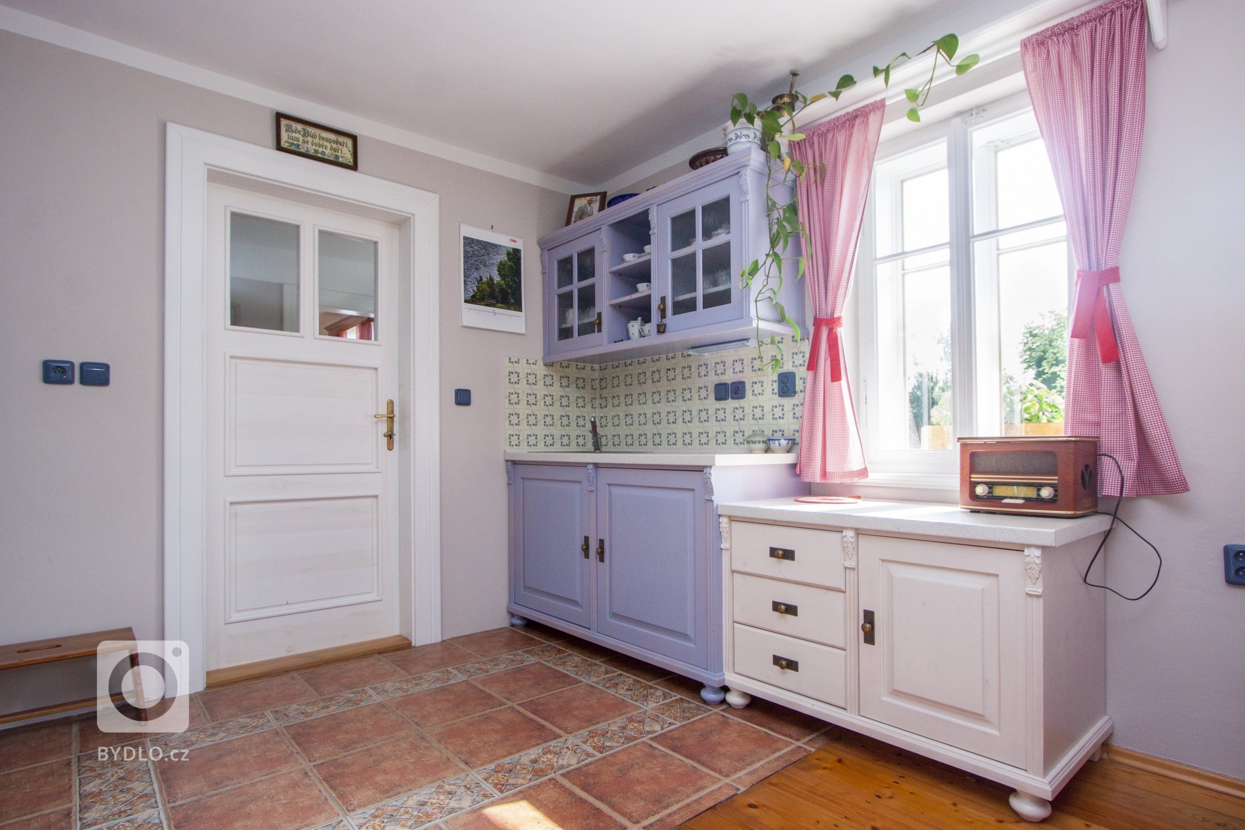 Venkvská chalupa v Českém ráji.&nbsp;Na této krásné chalupě jsem měla možnost spolupracovat od návrhu barevnosti nábytku až po výběr veškerých dekorací a…