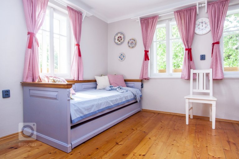 Venkvská chalupa v Českém ráji.&nbsp;Na této krásné chalupě jsem měla možnost spolupracovat od návrhu barevnosti nábytku až po výběr veškerých dekorací a…