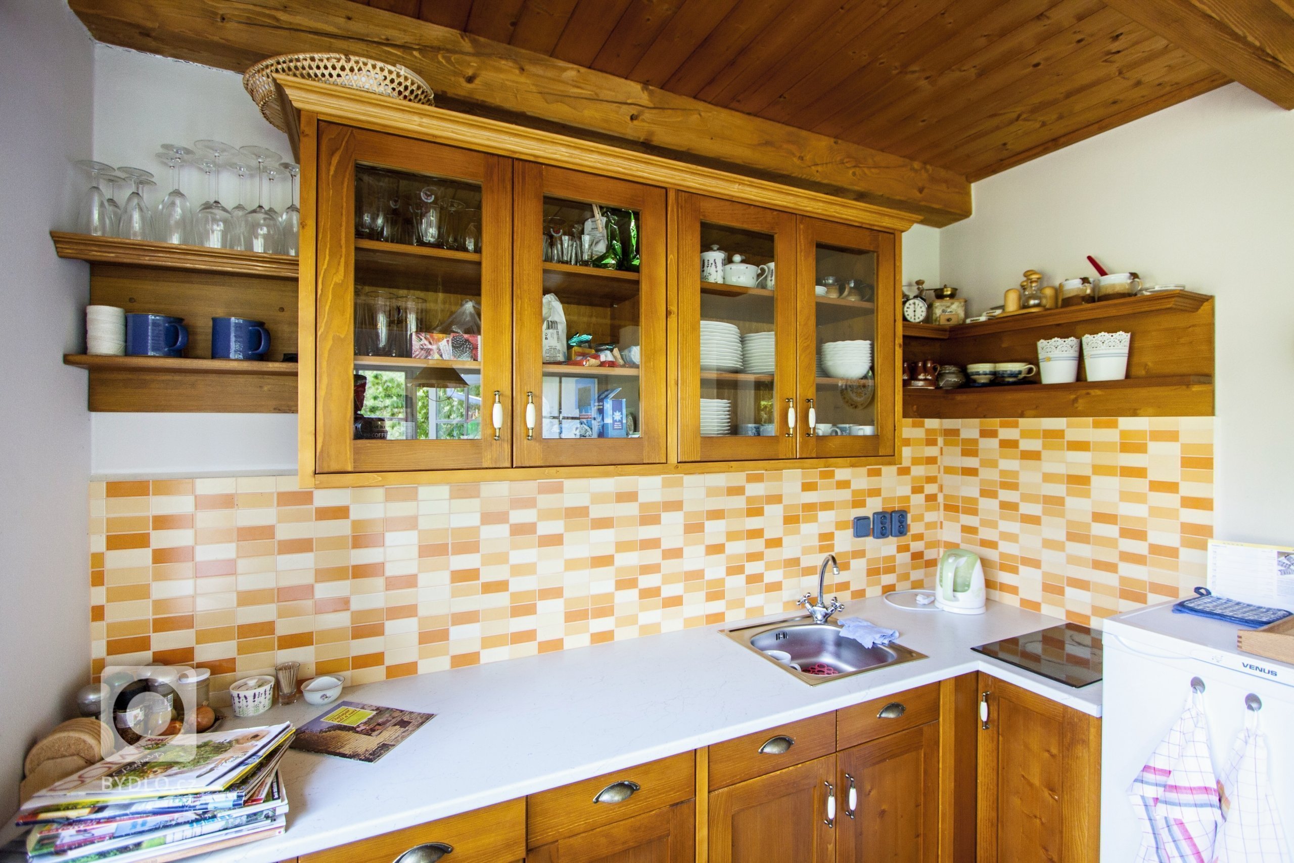 Venkvská chalupa v Českém ráji.&nbsp;Na této krásné chalupě jsem měla možnost spolupracovat od návrhu barevnosti nábytku až po výběr veškerých dekorací a…