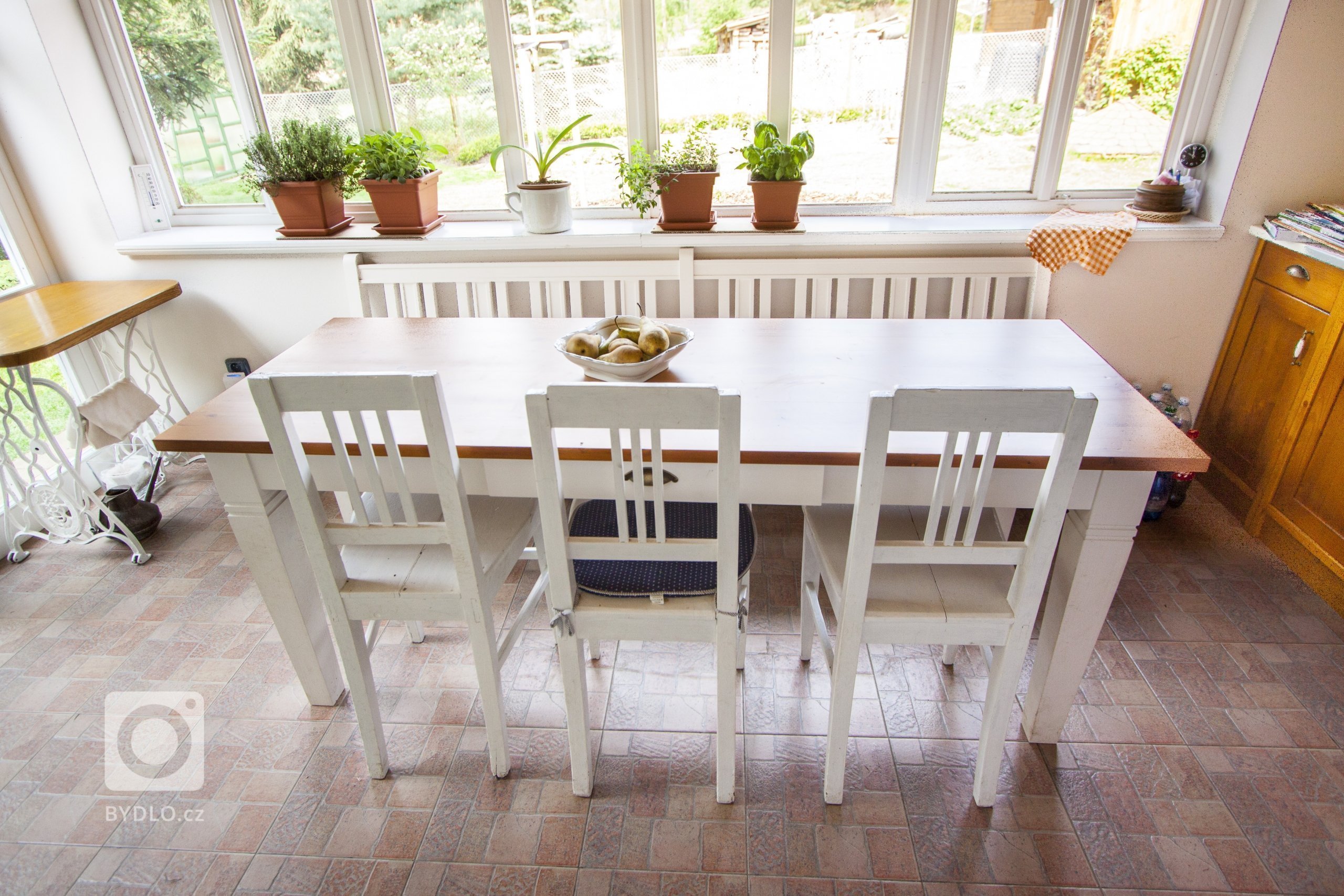 Venkvská chalupa v Českém ráji.&nbsp;Na této krásné chalupě jsem měla možnost spolupracovat od návrhu barevnosti nábytku až po výběr veškerých dekorací a…