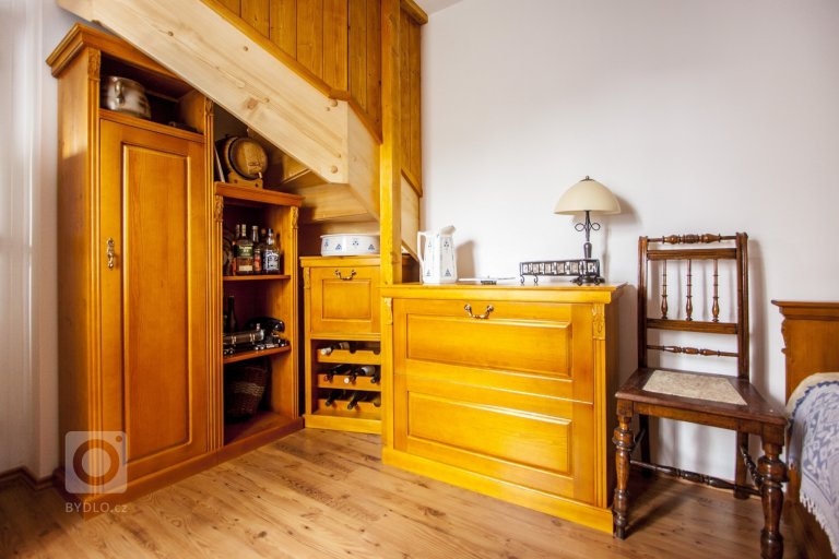 Venkvská chalupa v Českém ráji.&nbsp;Na této krásné chalupě jsem měla možnost spolupracovat od návrhu barevnosti nábytku až po výběr veškerých dekorací a…