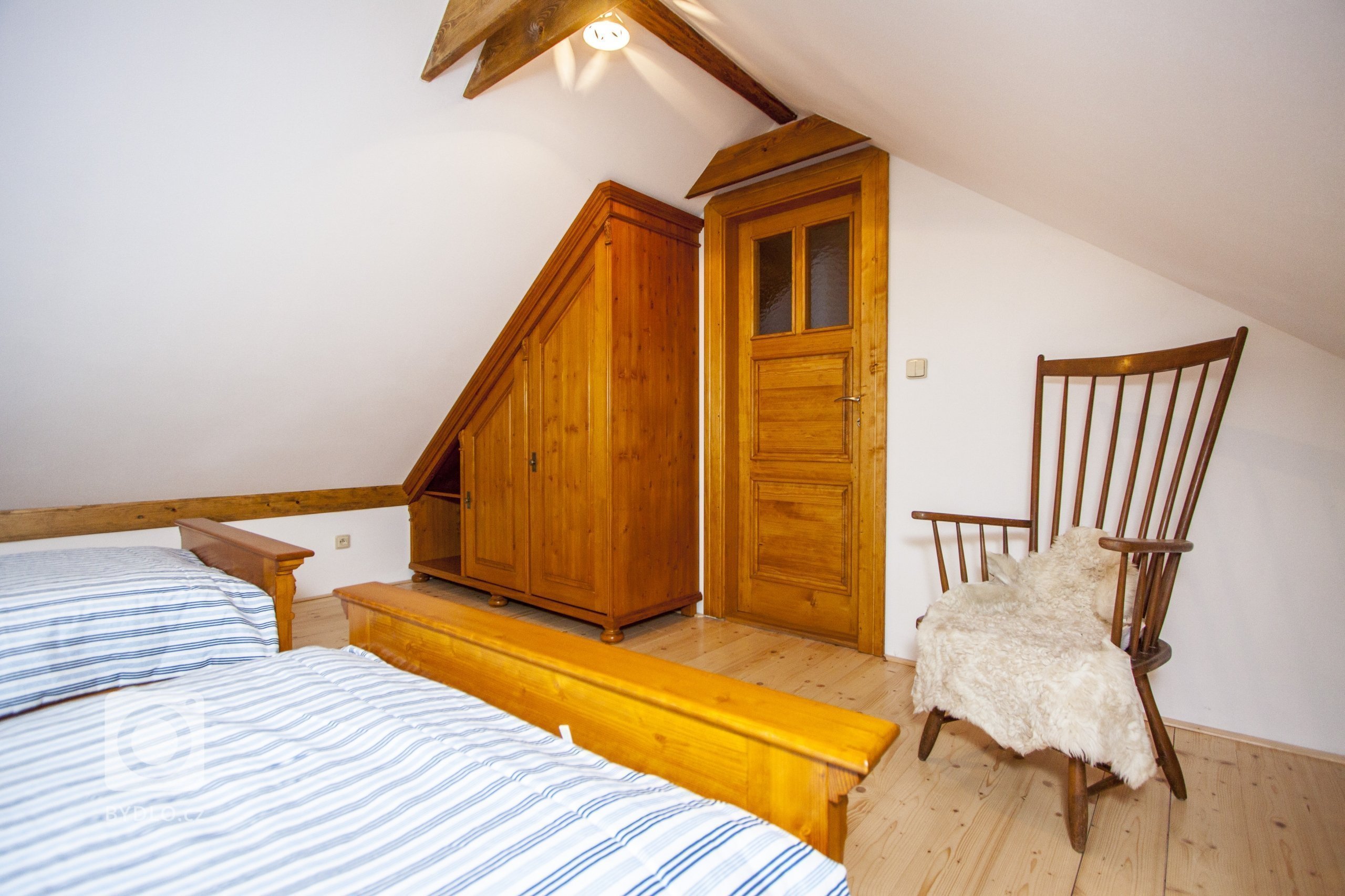 Venkvská chalupa v Českém ráji.&nbsp;Na této krásné chalupě jsem měla možnost spolupracovat od návrhu barevnosti nábytku až po výběr veškerých dekorací a…