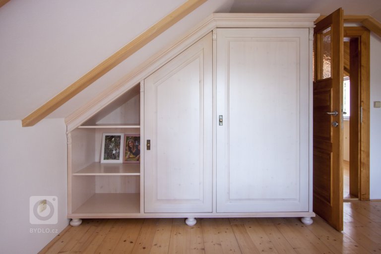 Venkvská chalupa v Českém ráji.&nbsp;Na této krásné chalupě jsem měla možnost spolupracovat od návrhu barevnosti nábytku až po výběr veškerých dekorací a…