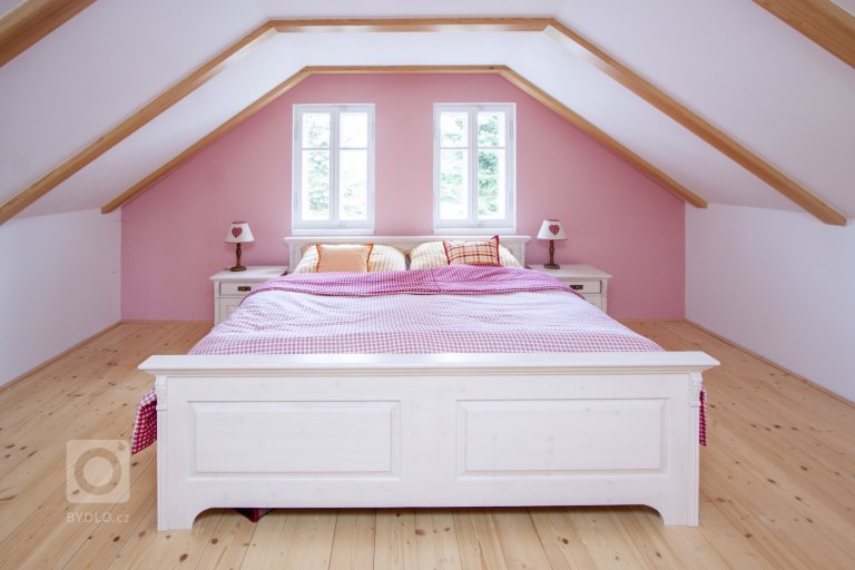 Venkvská chalupa v Českém ráji.&nbsp;Na této krásné chalupě jsem měla možnost spolupracovat od návrhu barevnosti nábytku až po výběr veškerých dekorací a…