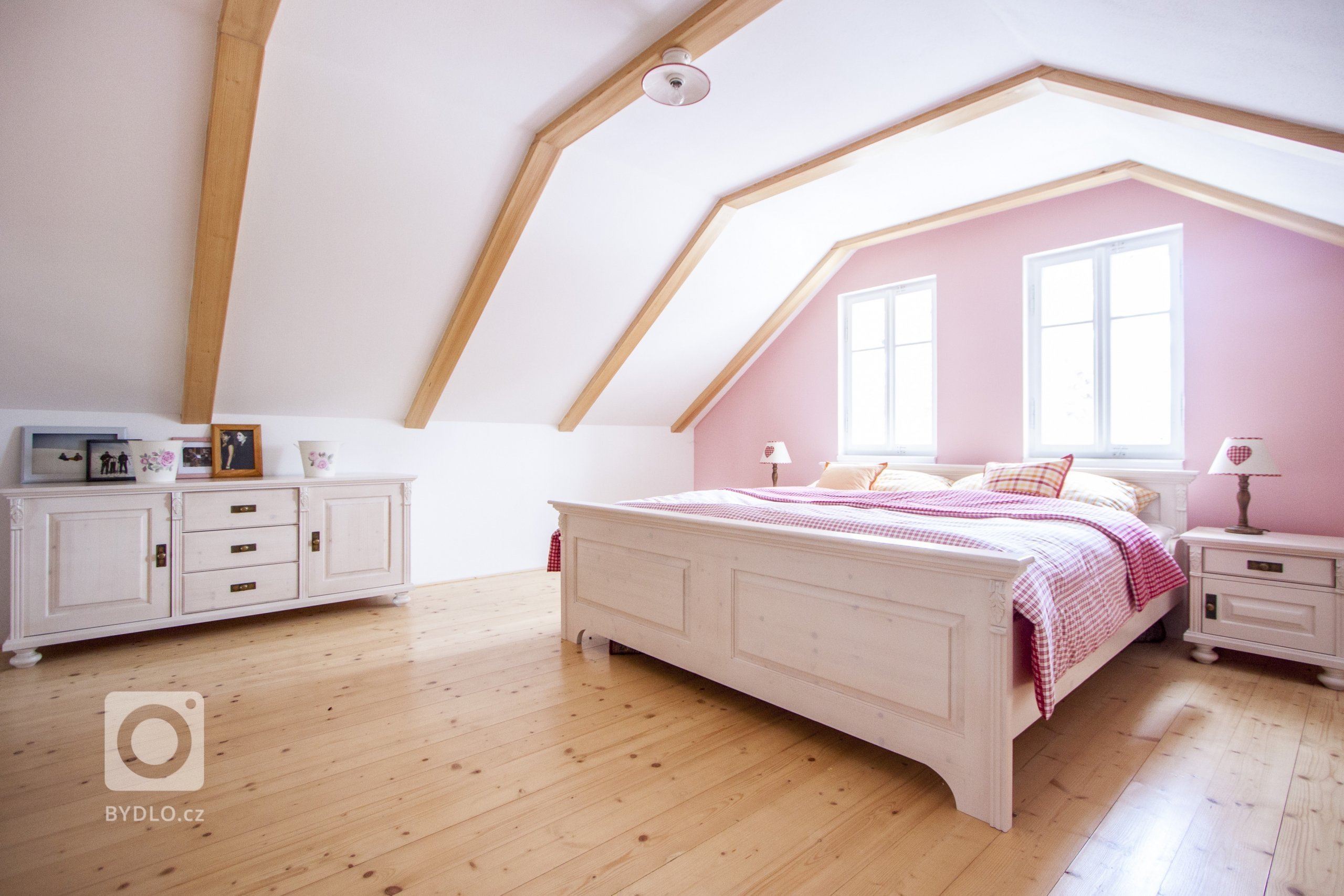 Venkvská chalupa v Českém ráji.&nbsp;Na této krásné chalupě jsem měla možnost spolupracovat od návrhu barevnosti nábytku až po výběr veškerých dekorací a…