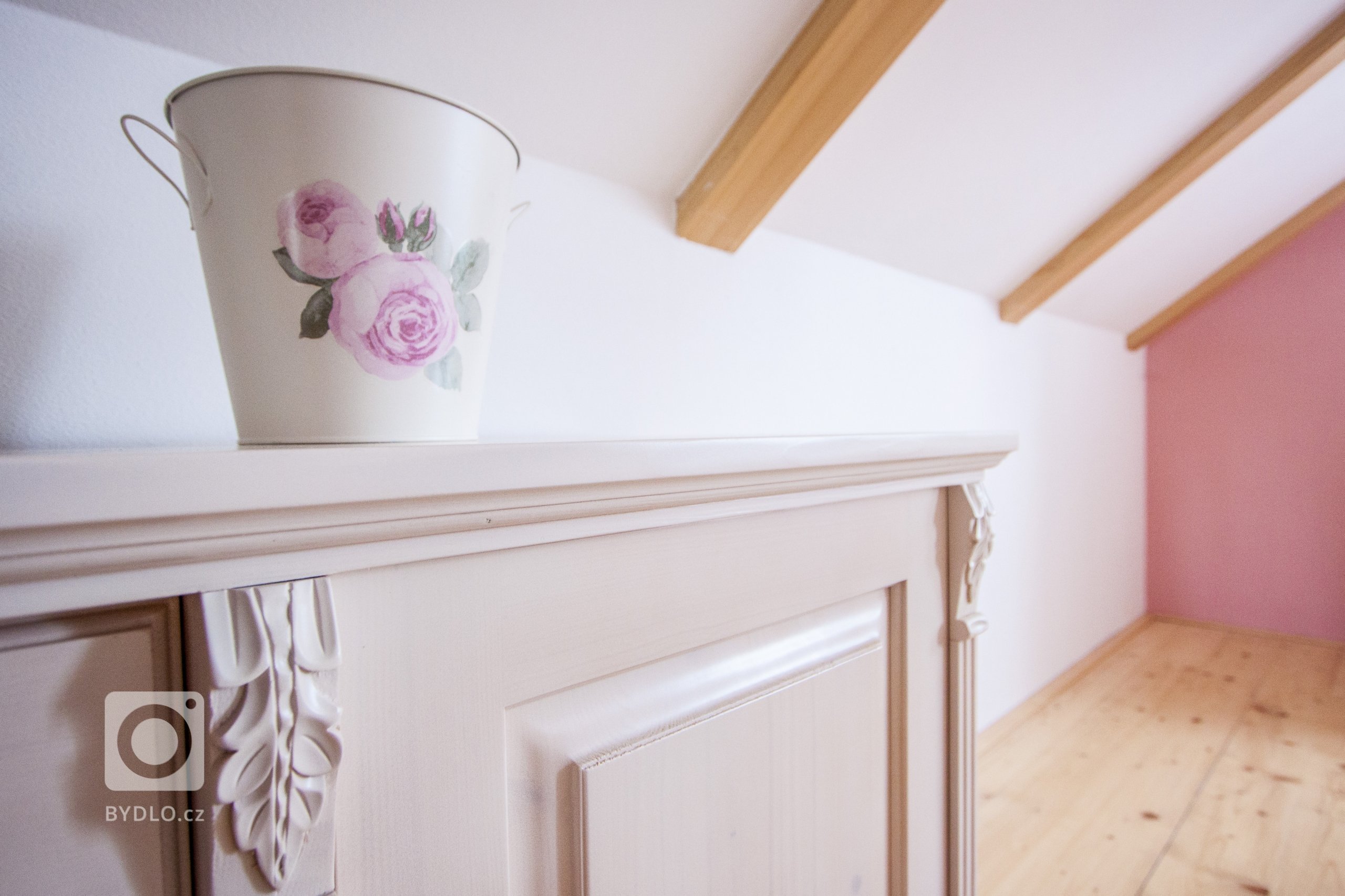 Venkvská chalupa v Českém ráji.&nbsp;Na této krásné chalupě jsem měla možnost spolupracovat od návrhu barevnosti nábytku až po výběr veškerých dekorací a…