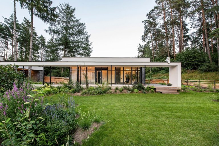 Dům s unikátním přemostěním „Bridge house“