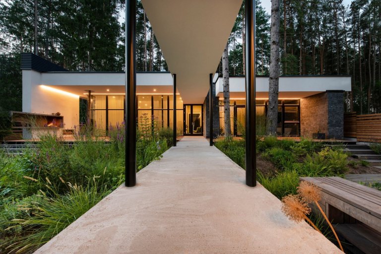 Dům s unikátním přemostěním „Bridge house“