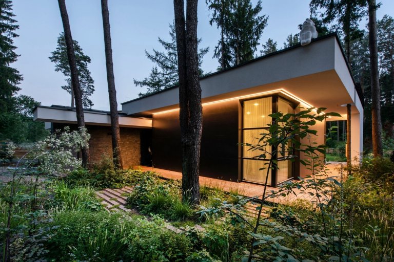 Dům s unikátním přemostěním „Bridge house“