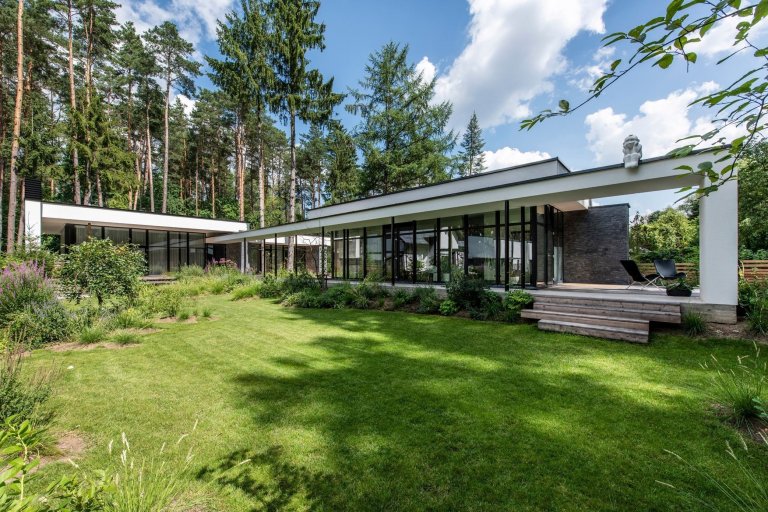Dům s unikátním přemostěním „Bridge house“