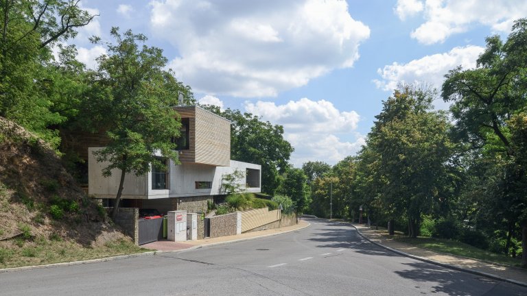 Vila nad vodopádem - Lysolaje