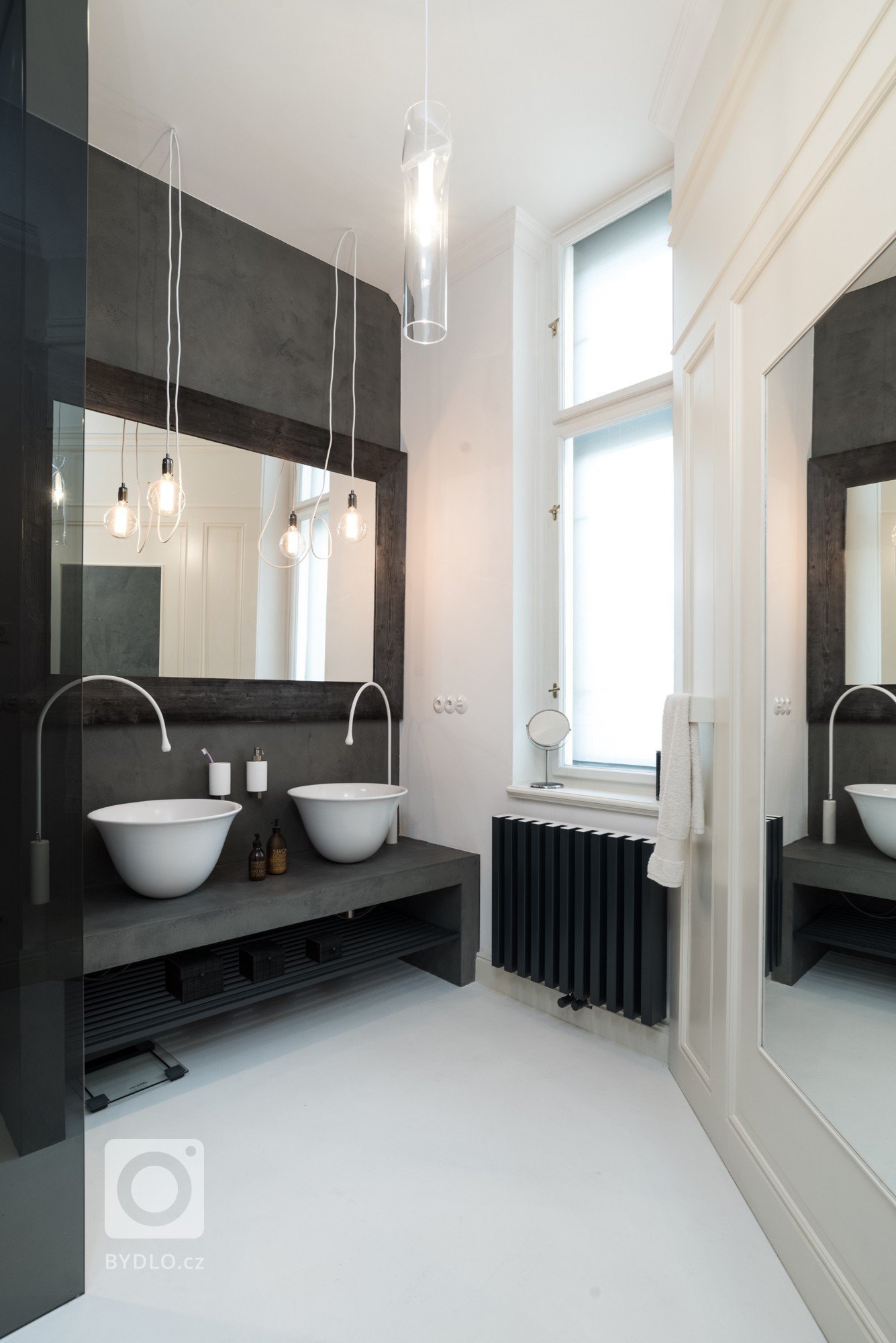 Rekonstrukce bytu v secesním domě

Design: OOOOX| Ing. Arch. Radka Valová, Ing. Arch. Magda Palečková


Dispozice &ndash; původní velkorysý byt za dob…