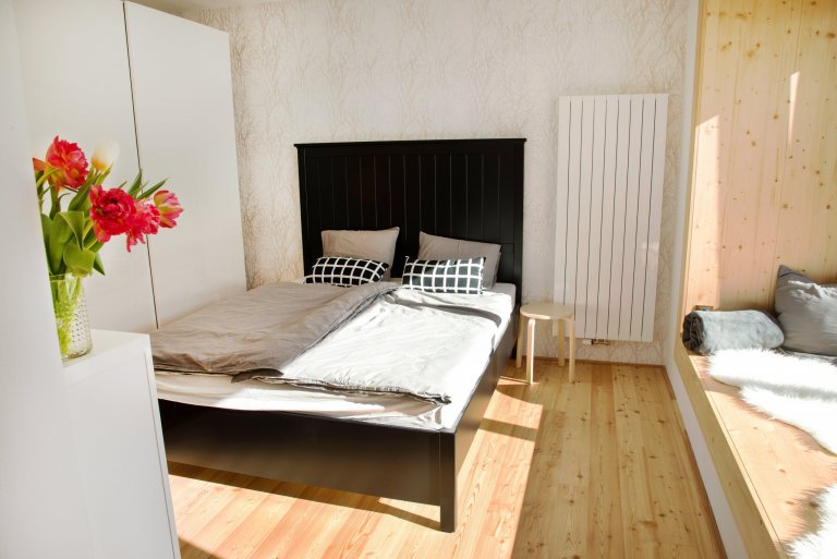 Zadání znělo jasně - účelně zařídit nově vybudovaný apartmán, který je primárně určen ke krátkodobému pronájmu a v průběhu roku slouží k rekreaci i jeho…