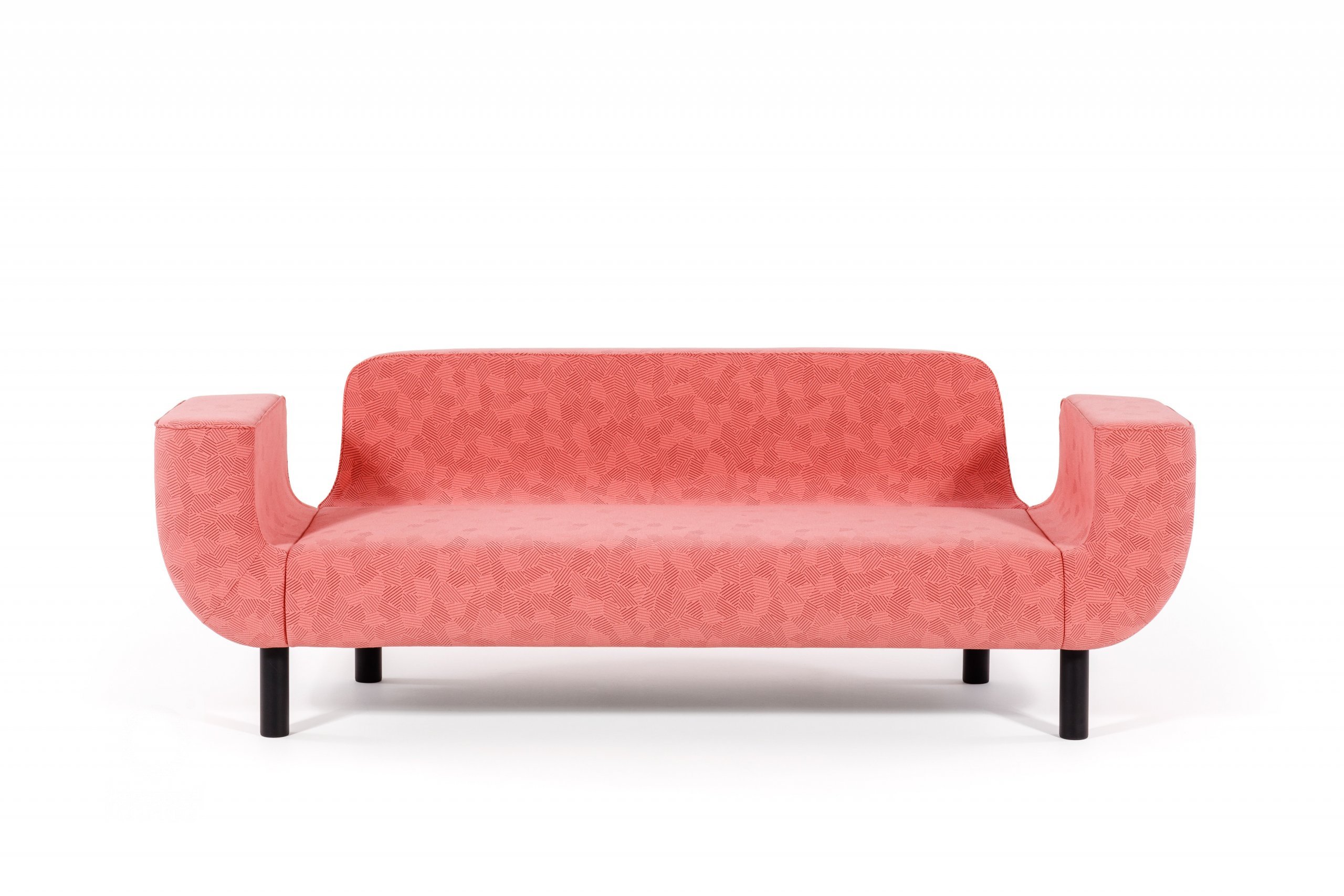 První sofa navržené tak, aby bylo krásné ze všech stran.

Osobitý tvar, nízký hluboký sed a harmonie detailů této pohovky jsou návrhem uznávaného českého…