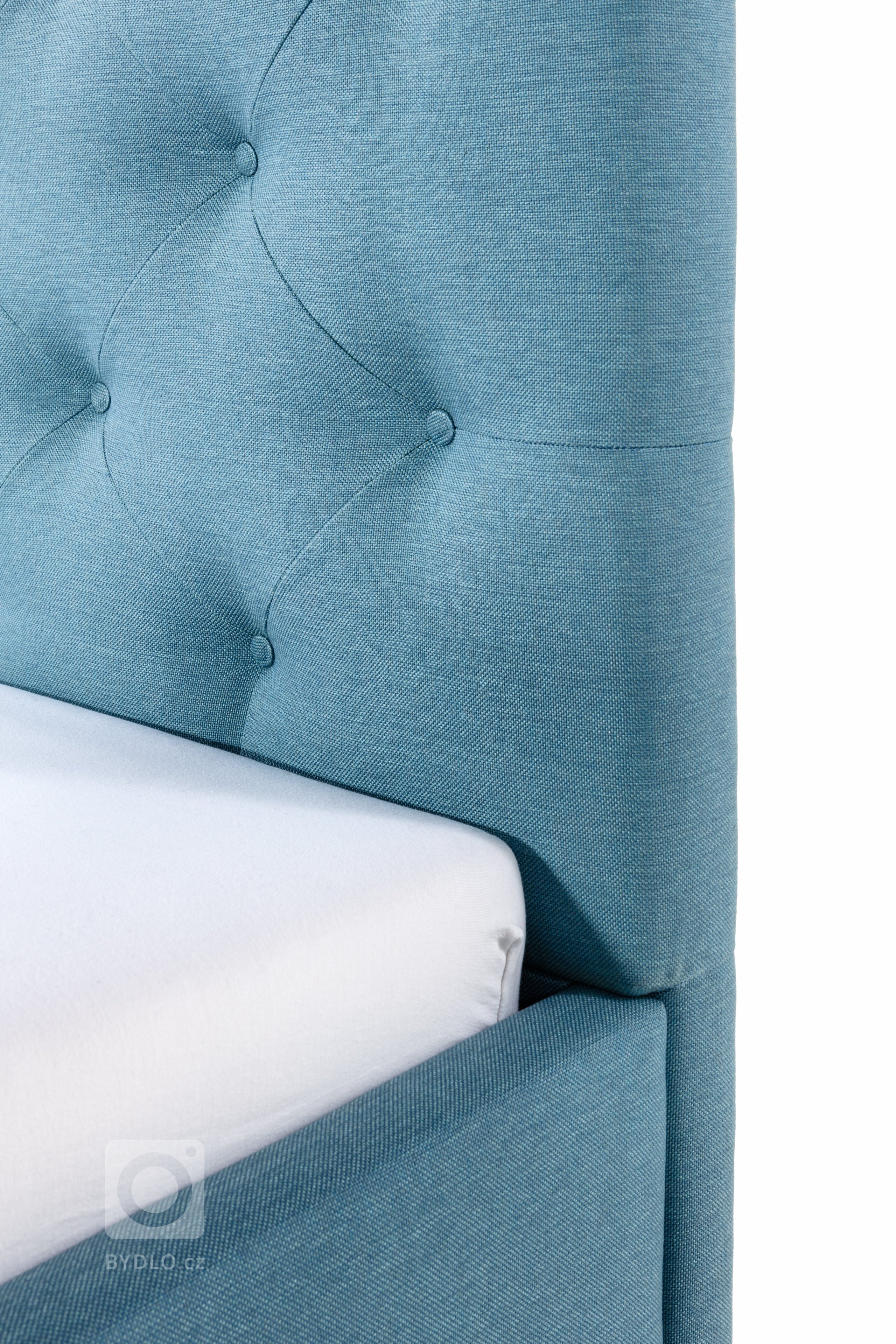 Čalouněná postel s čelem ozdobeným čalounickými vtahy s knoflíky

- stabilní pevná konstrukce
- pohodlná výška pro vstávání 45 cm
- nastavení úrovně výšky…