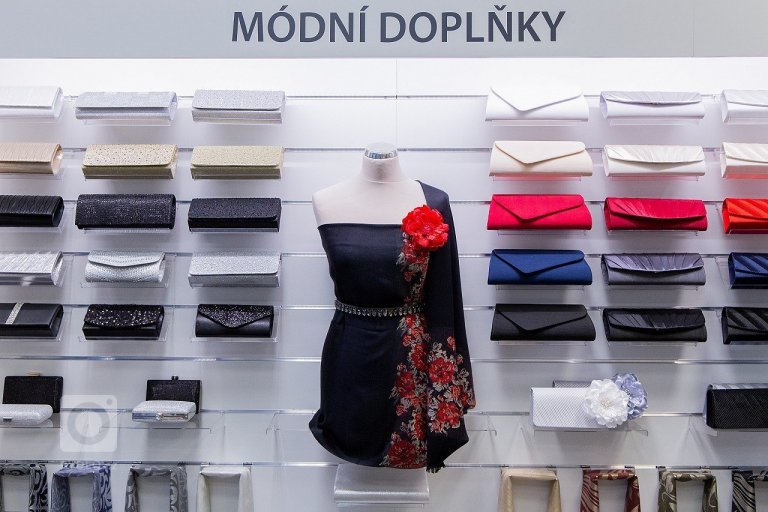 add picture to album