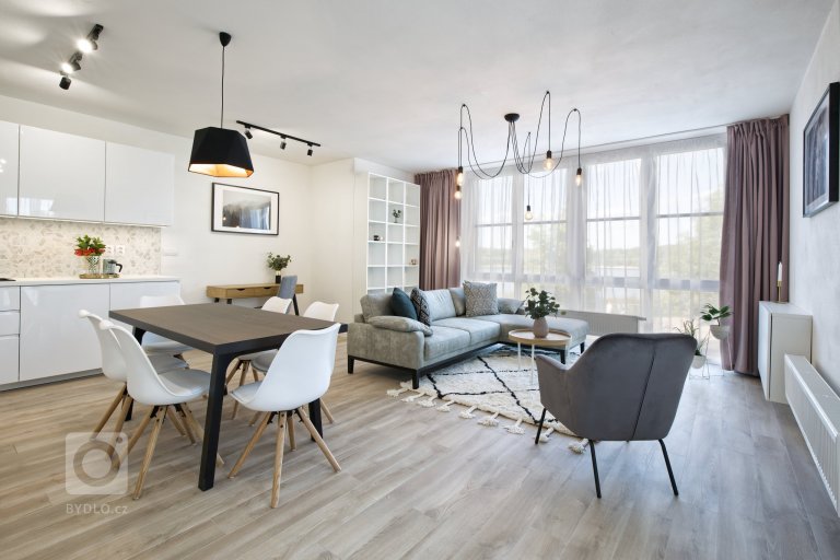 add picture to album