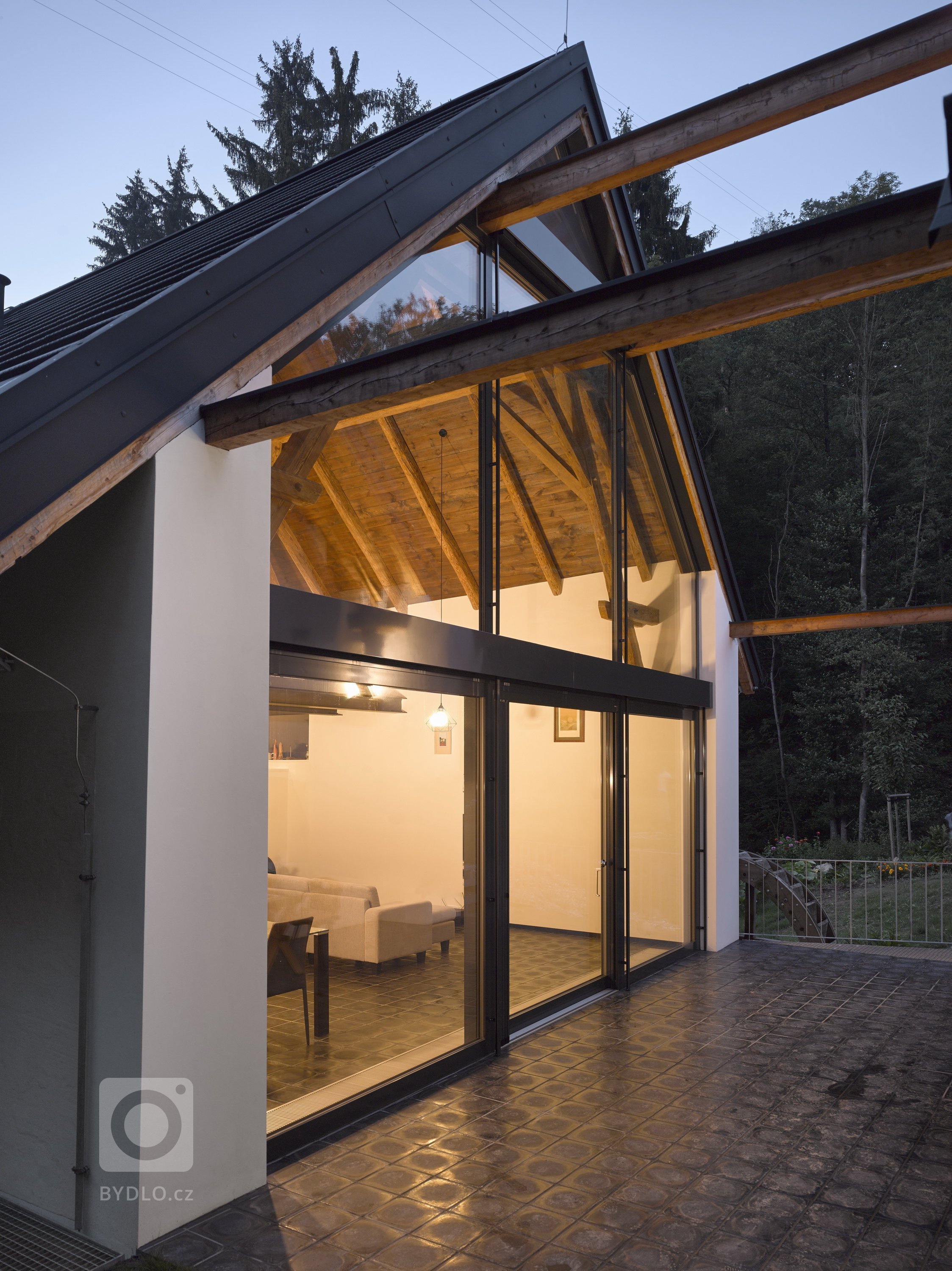 Již od prvního setkání s&nbsp;majiteli bylo jasné zadání, jaké má jejich budoucí bydlení splňovat požadavky: "Má být neotřelé a přitom neokázalé".…