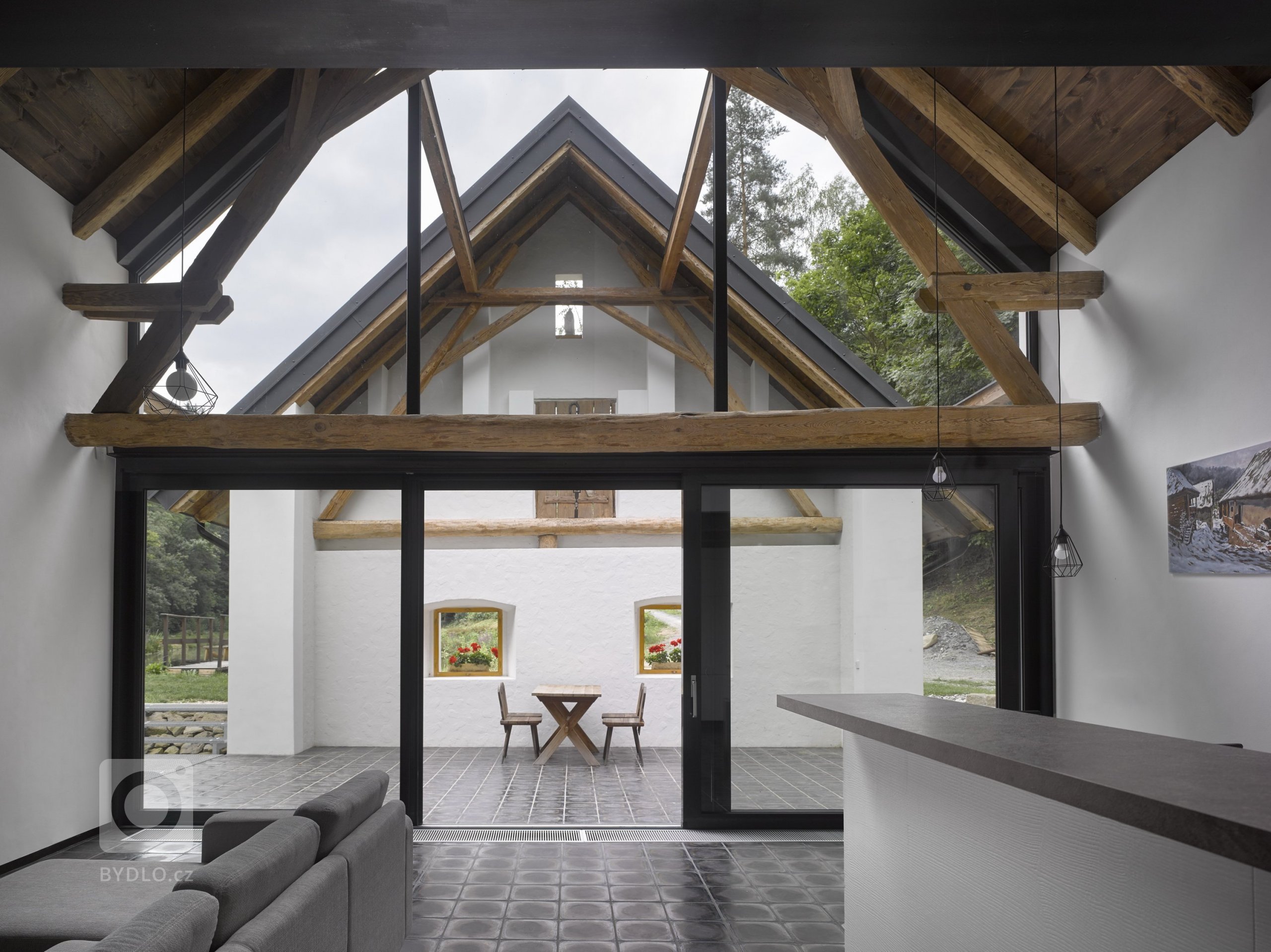 Již od prvního setkání s&nbsp;majiteli bylo jasné zadání, jaké má jejich budoucí bydlení splňovat požadavky: "Má být neotřelé a přitom neokázalé".…