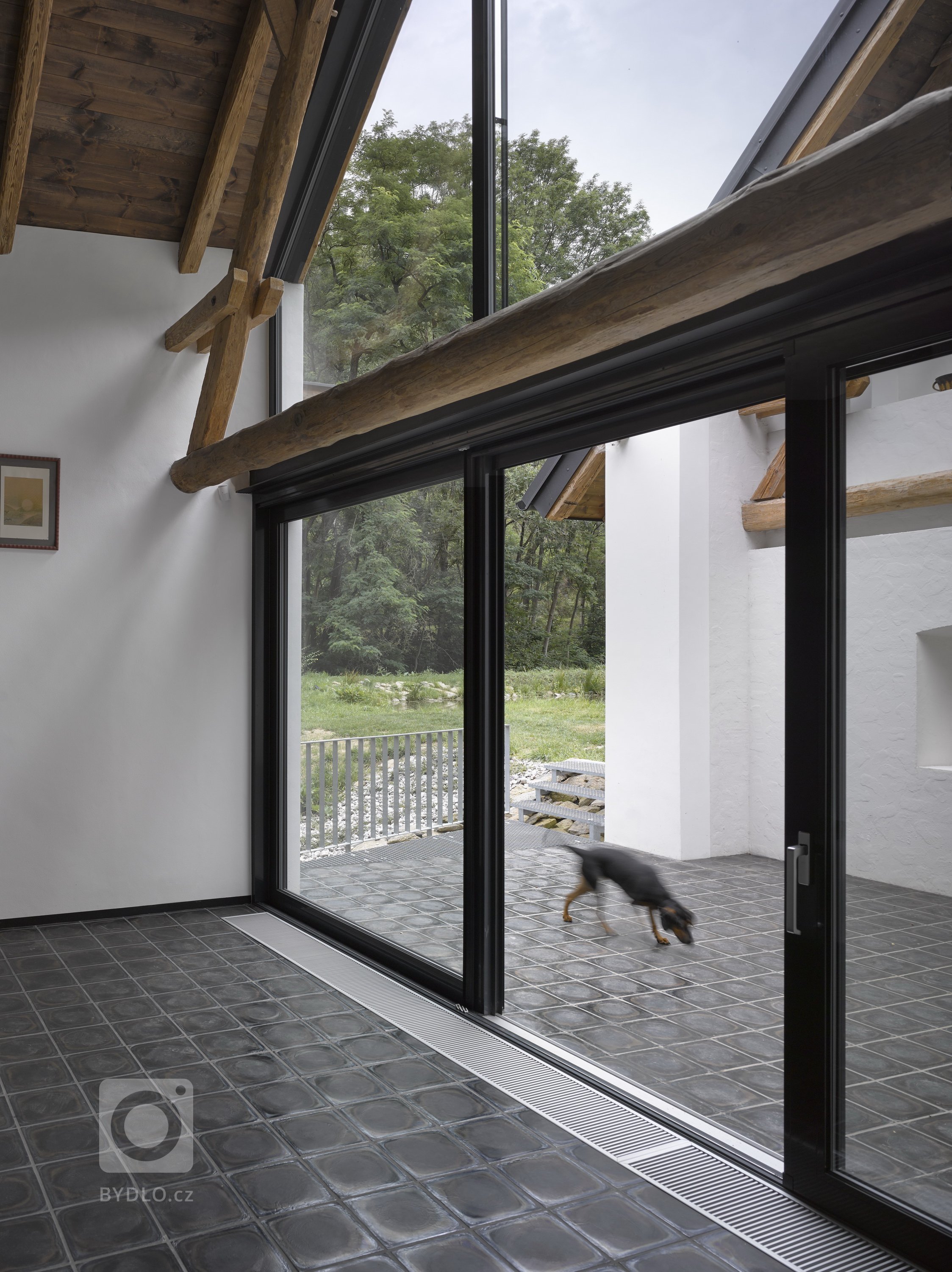 Již od prvního setkání s&nbsp;majiteli bylo jasné zadání, jaké má jejich budoucí bydlení splňovat požadavky: "Má být neotřelé a přitom neokázalé".…