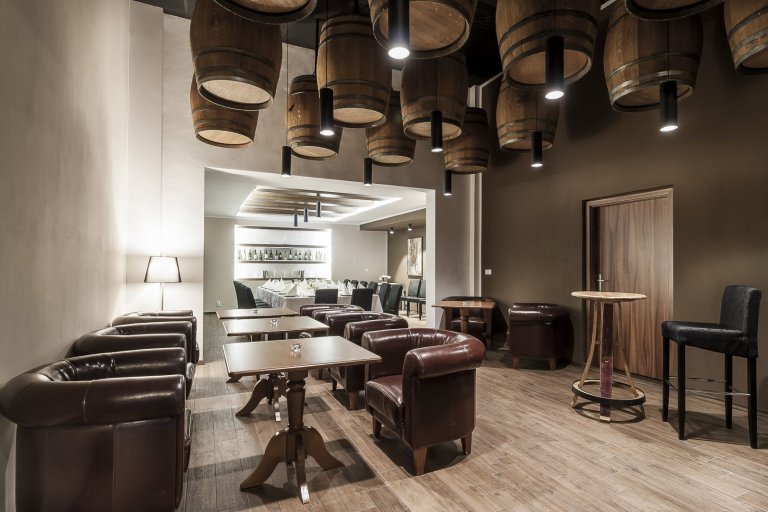 Redesign hotelu ve Slovenském městě Humenné. Cílem bylo vytvoření proměny interiéru včetně stavebních úprav 5 salonků a restaurace. Salonky byly rozděleny…
