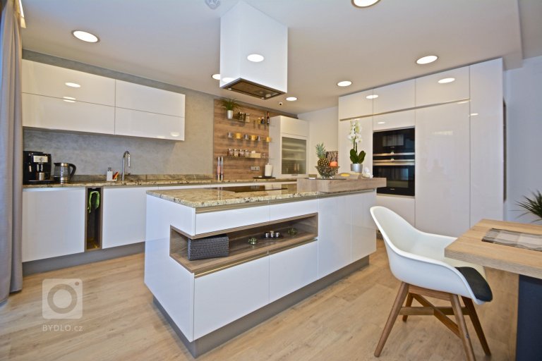 add picture to album