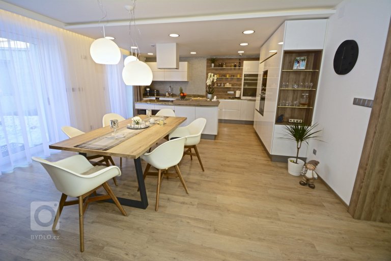 add picture to album