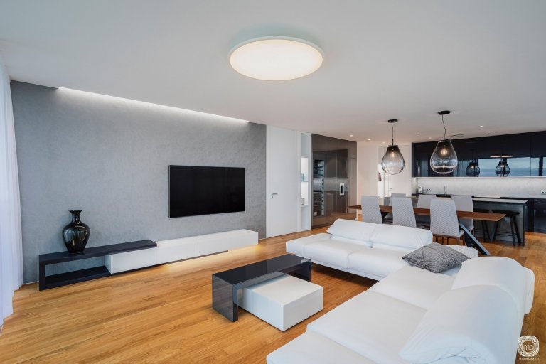 Bydlení v oblacích. Prioritu dostaly nadčasový design a kvalitní materiály. Naše návrhy vždy odráží individualitu klienta, kterou zohledňujeme od dispozičního…