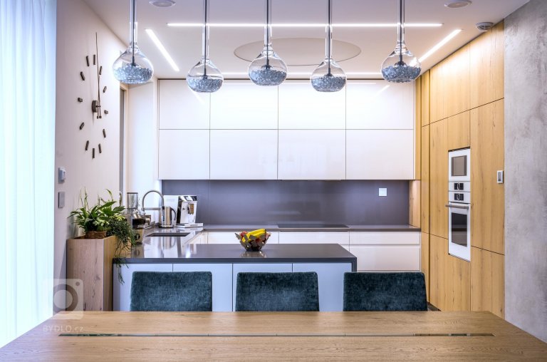 add picture to album