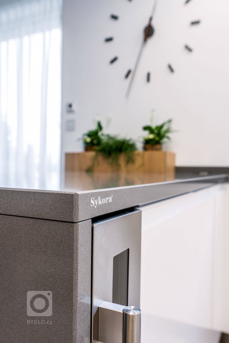 add picture to album