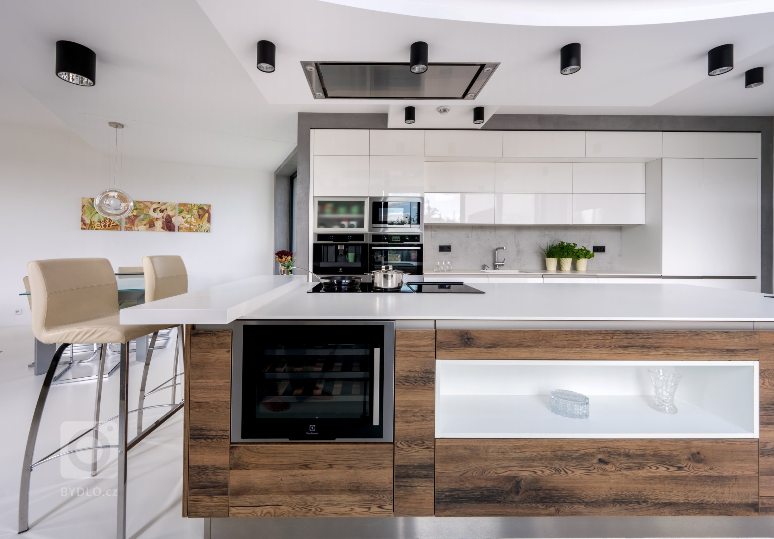 Velkolepý dům vyžaduje velkolepou kuchyni. Právě ona je totiž jeho duší i srdcem. Tady se protíná každodenní život rodiny i uspokojují individuální chutě.…