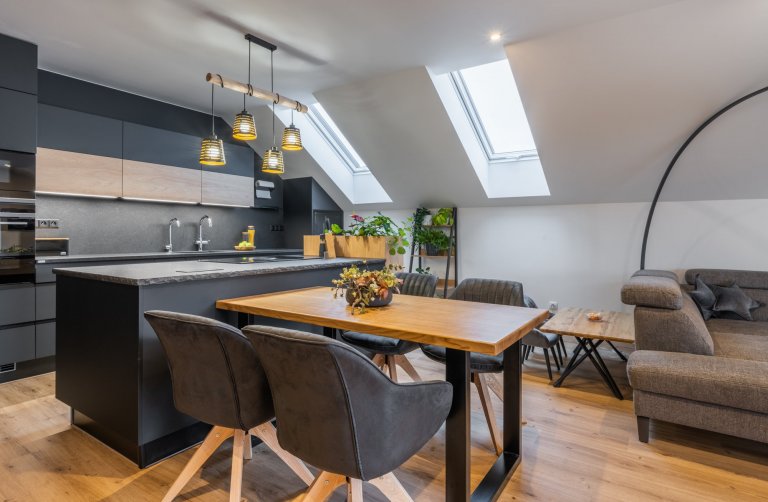 Nejlepší design má vždy pevné základy&nbsp;

Žula. Pevná, krásná, trvalá. Málokterý materiál v sobě tak výrazně a zároveň přirozeně spojuje kouzlo podmanivého…