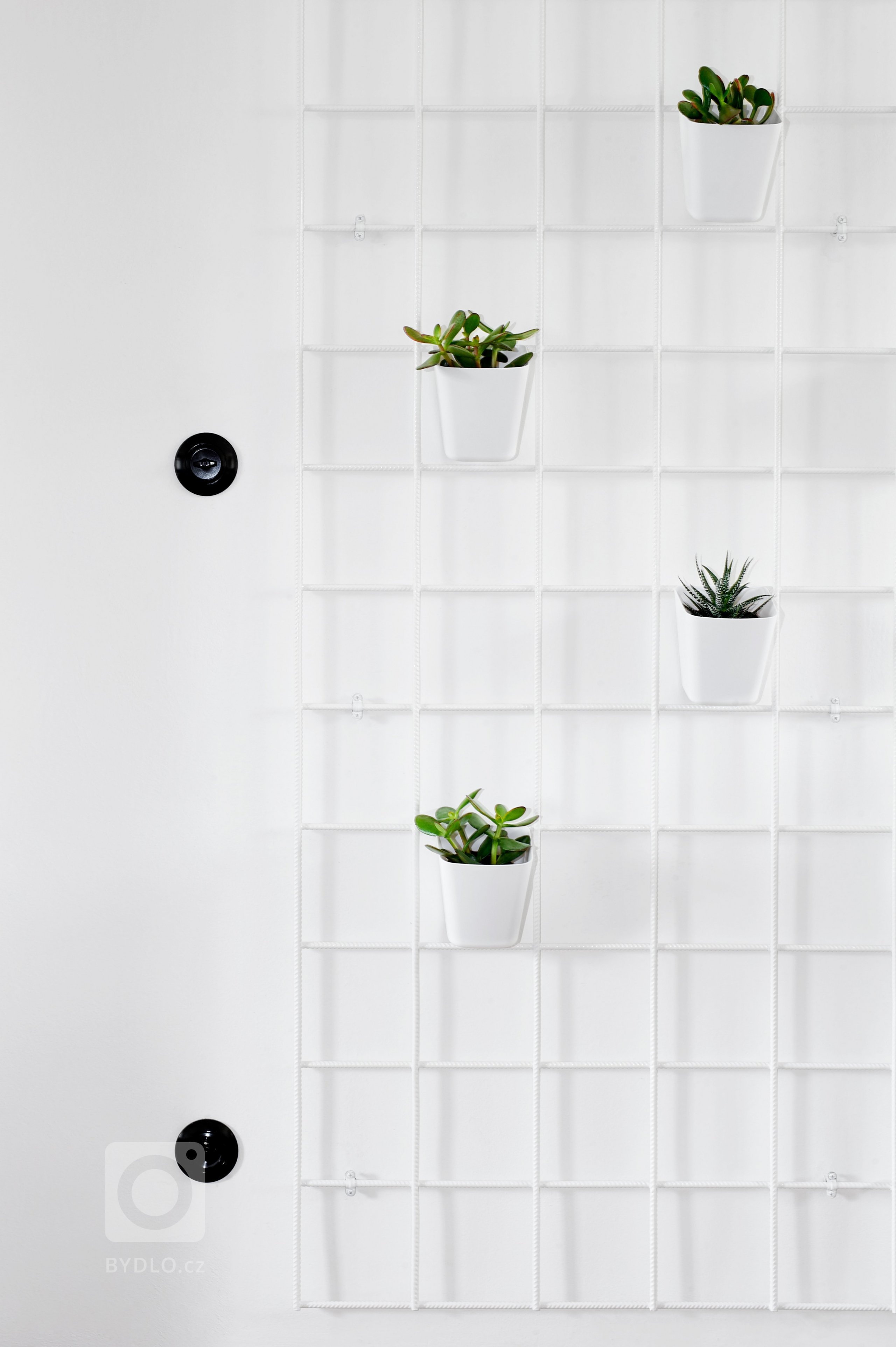 Původní dispozici bytu 5+1 jsme změnili na 4+KK. Kuchyni jsme propojili s jídelnou a obývacím pokojem. Zcela jsme změnili dispozici jádra, které je umístěno ve…