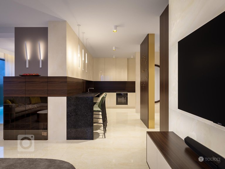 add picture to album