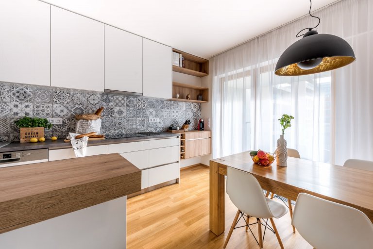 Královské Vinohrady jsou rezidenční čtvrtí se širokými ulicemi plnými elegantních činžovních domů, půvabných kaváren, dobrých restaurací i zeleně. Noblesu této…