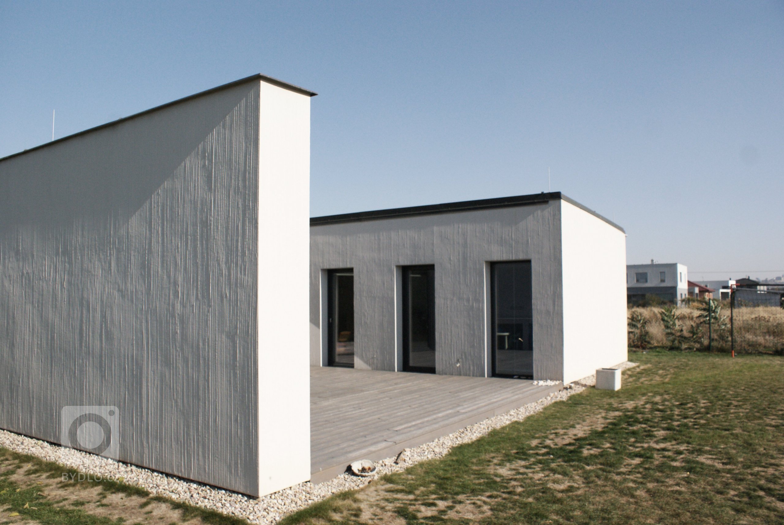 Zadáním, byl návrh interiéru obývacího pokoje, do již naprojektovaného bungalovu. Projekt byl ovšem tak špatný, že by mu správně umístěná pohovka stejně…